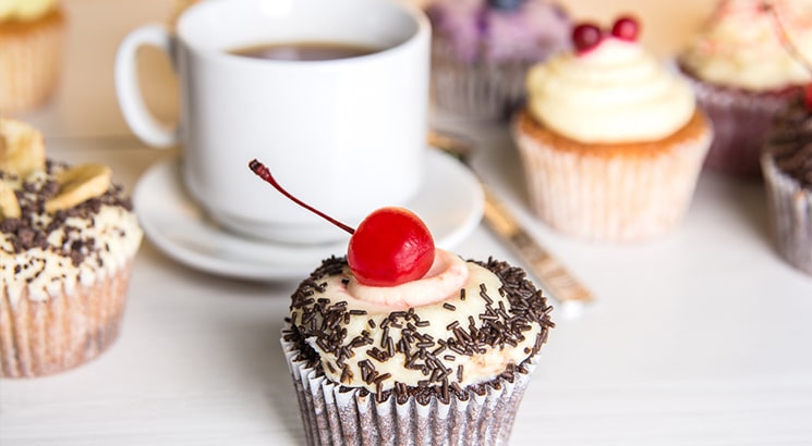 CON_choice coffee and cake cherry on top-min